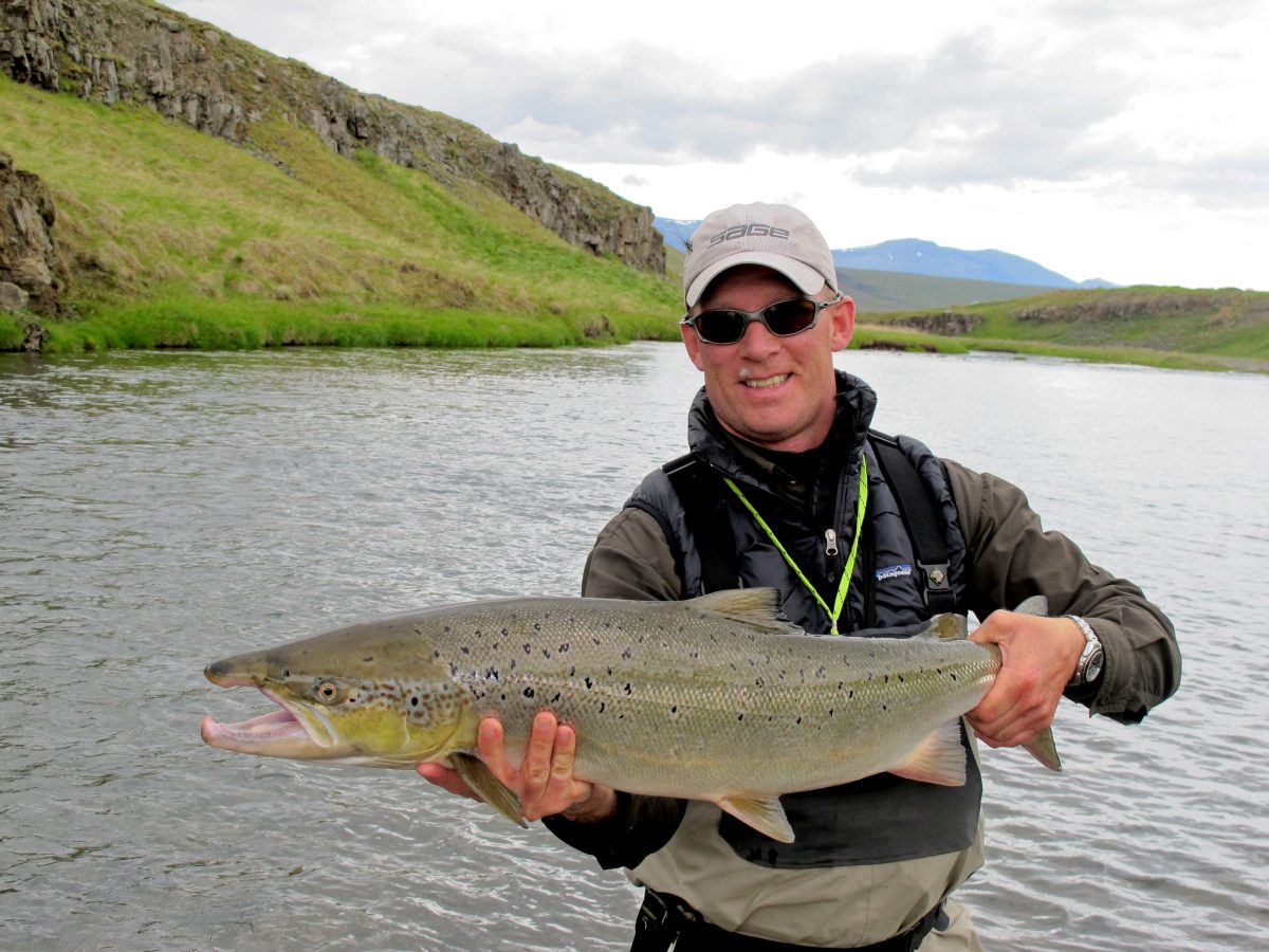 Oddur með 2ára lax- Veiðiflugur