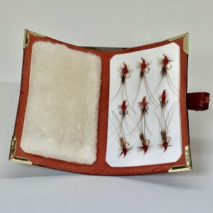 Rauður Frances fluguveski - Red Frances fishing flies wallet open